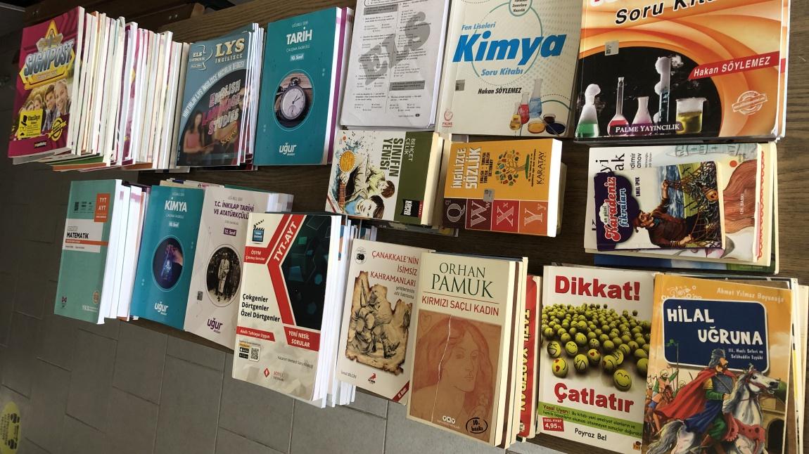 Okul Ortaklığı Projesi Kapsamında İşbirliğimizin Bulunduğu Edirne Küplü Şehit Sercan Fidan Anadolu Lisesi'ne Kitap ve Materyal Desteği Sağlanmıştır