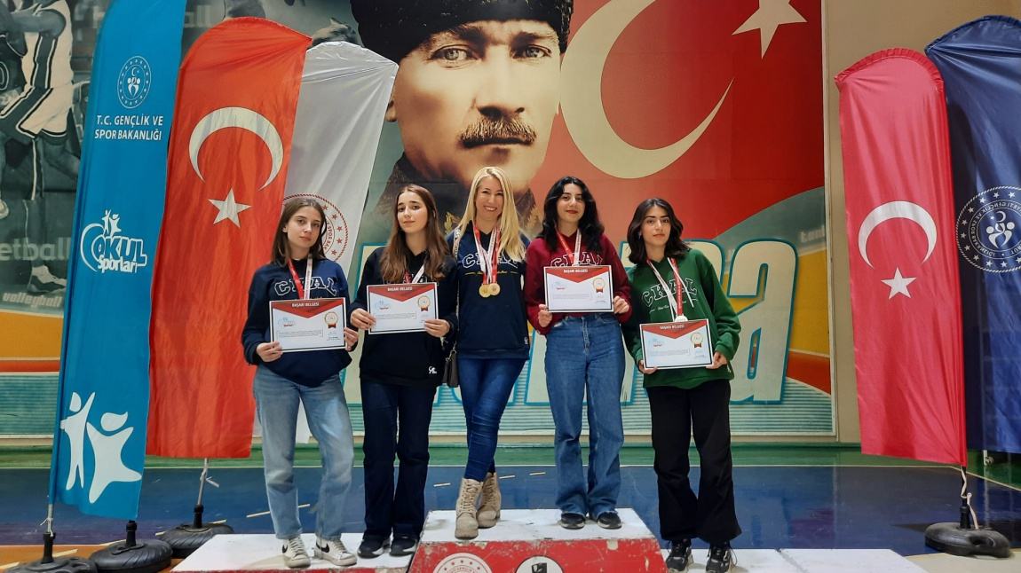 Satranç Kız Takımımız Türkiye Finallerinde!