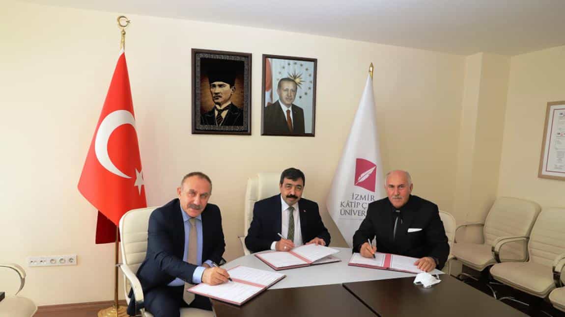İzmir Kâtip Çelebi Üniversitesi Okulumuz Arasında Sosyal ve Bilimsel İşbirliği Protokolü İmzalandı