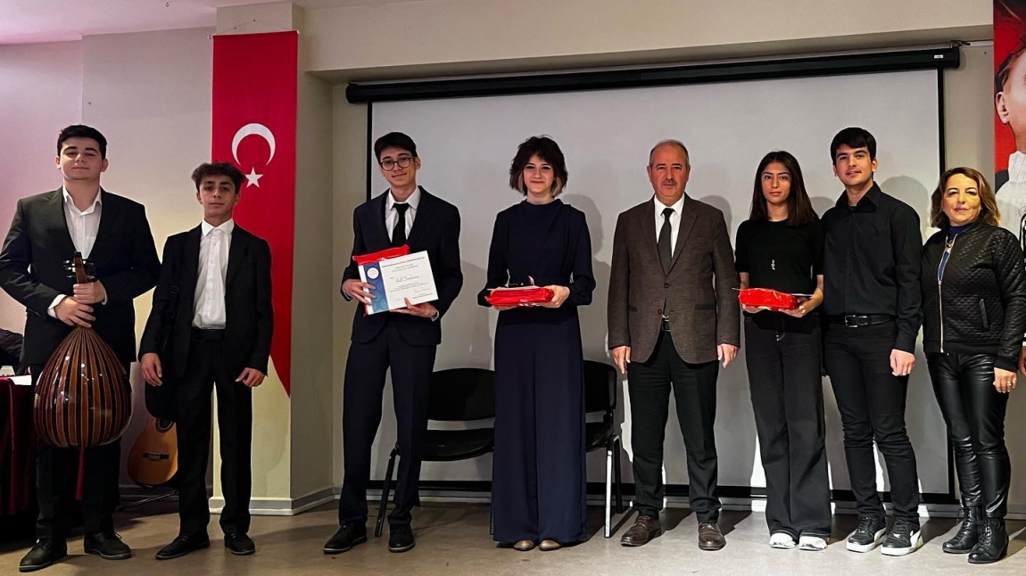Öğrencilerimiz Türk Halk Müziği Solo Ses İcra Yarışmasında 3.'lük Almışlardır!
